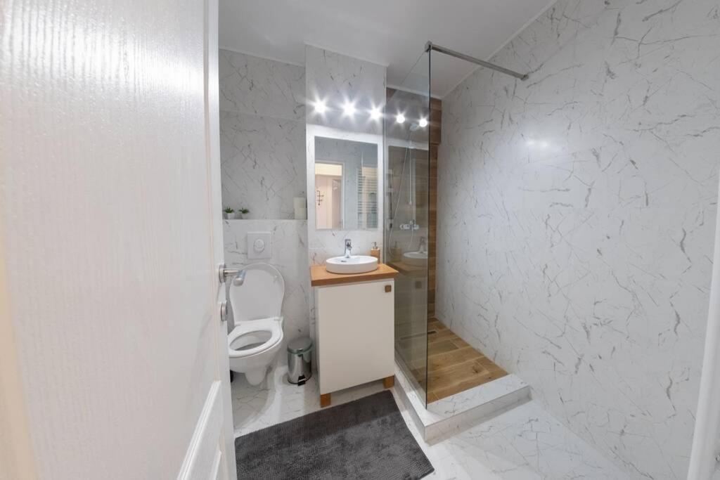 Studio With A View In City Center ترجوفيشت المظهر الخارجي الصورة