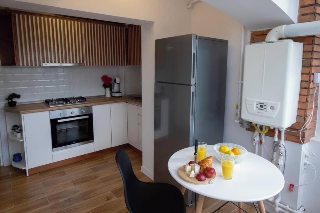 Studio With A View In City Center ترجوفيشت المظهر الخارجي الصورة